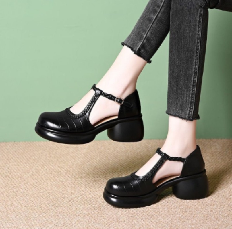 Women Black Croc‑Embossed Mary - đánh giá và giá Sandals