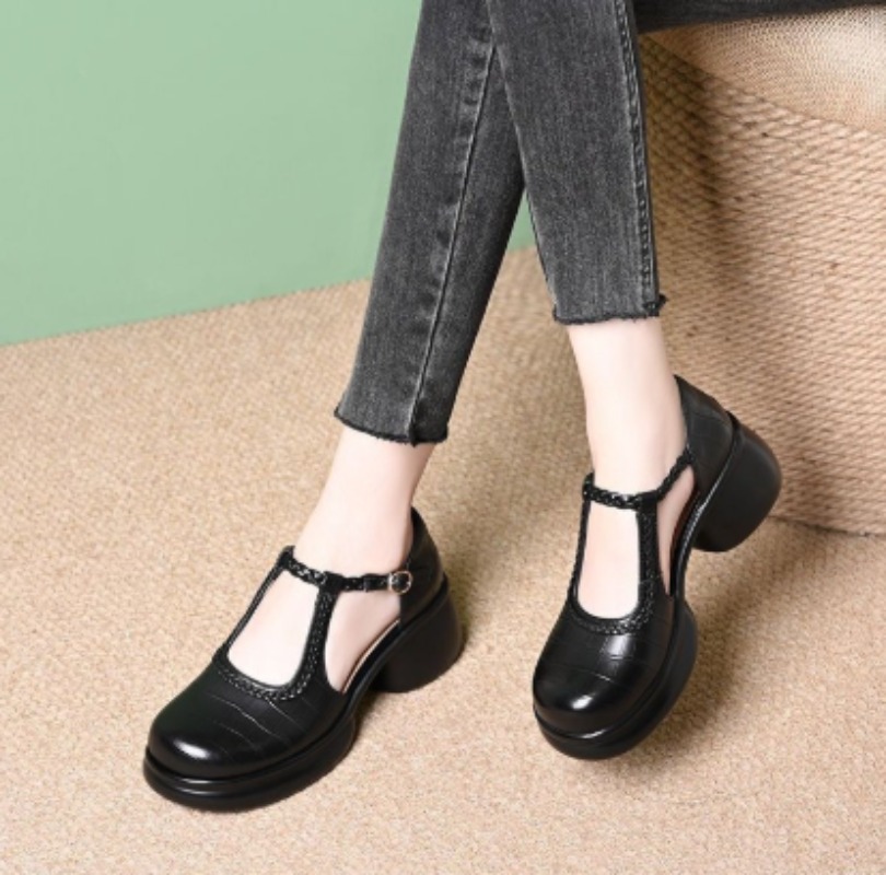 Women Black Croc‑Embossed Mary - đánh giá và giá Sandals