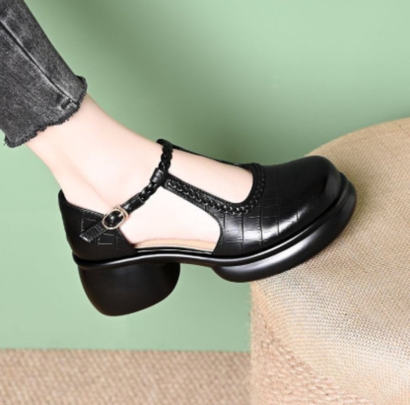 Women Black Croc‑Embossed Mary - đánh giá và giá Sandals